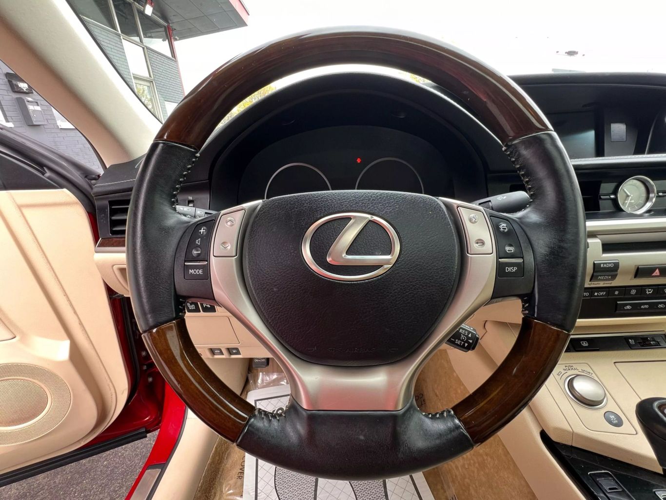 2014 Lexus Es - Image 16