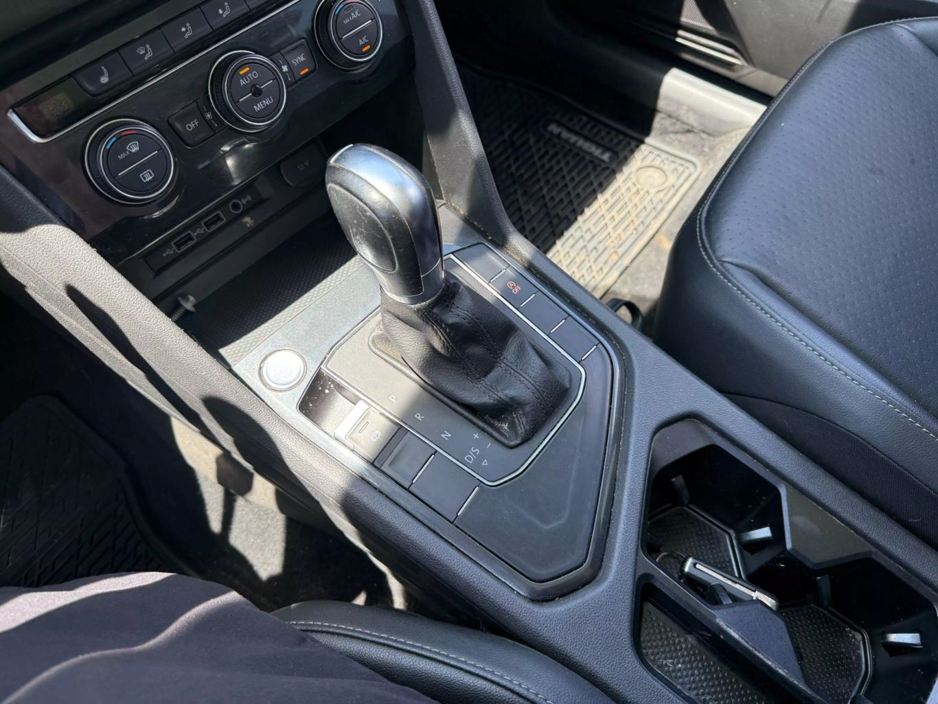 2019 VOLKSWAGEN TIGUAN SUV 4-CYL, TURBO, 2.0 LITER 2.0T SE SPORT UTILITY 4D