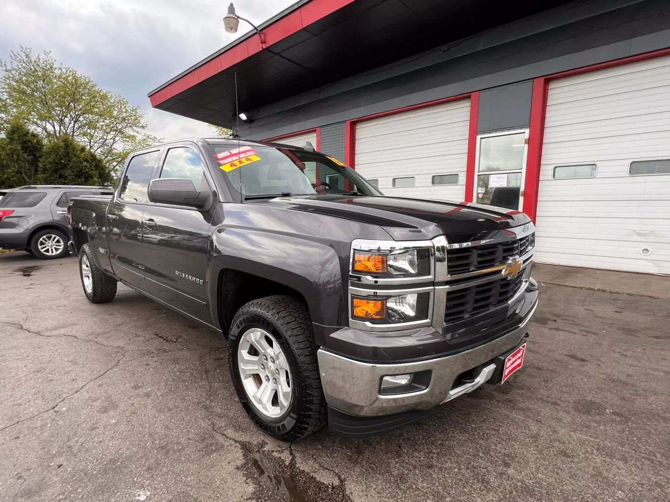 2015 Chevrolet Silverado 1500 Crew Cab - Image 2