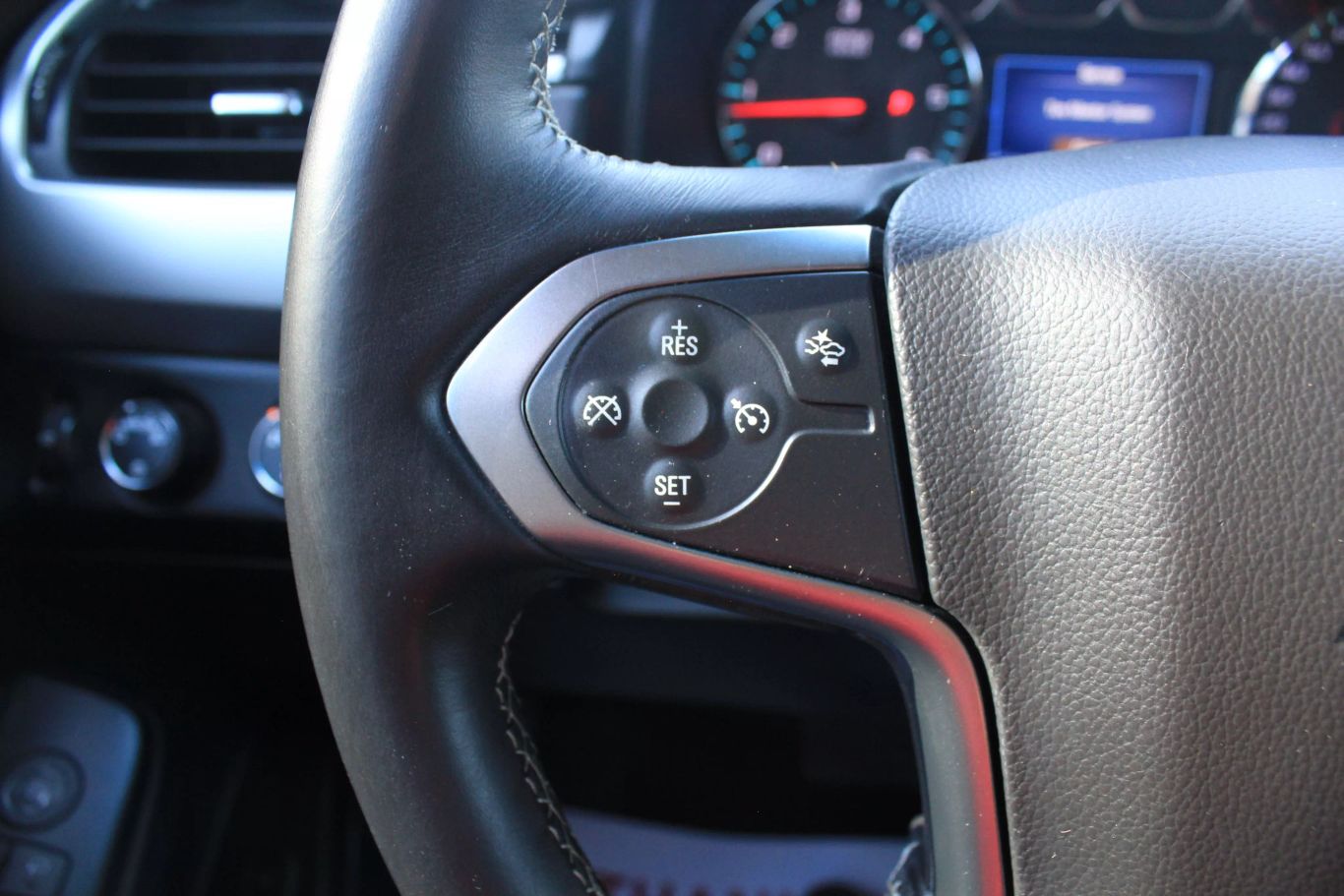 2015 Chevrolet Suburban Lt Sport Utility 4d - Image 16