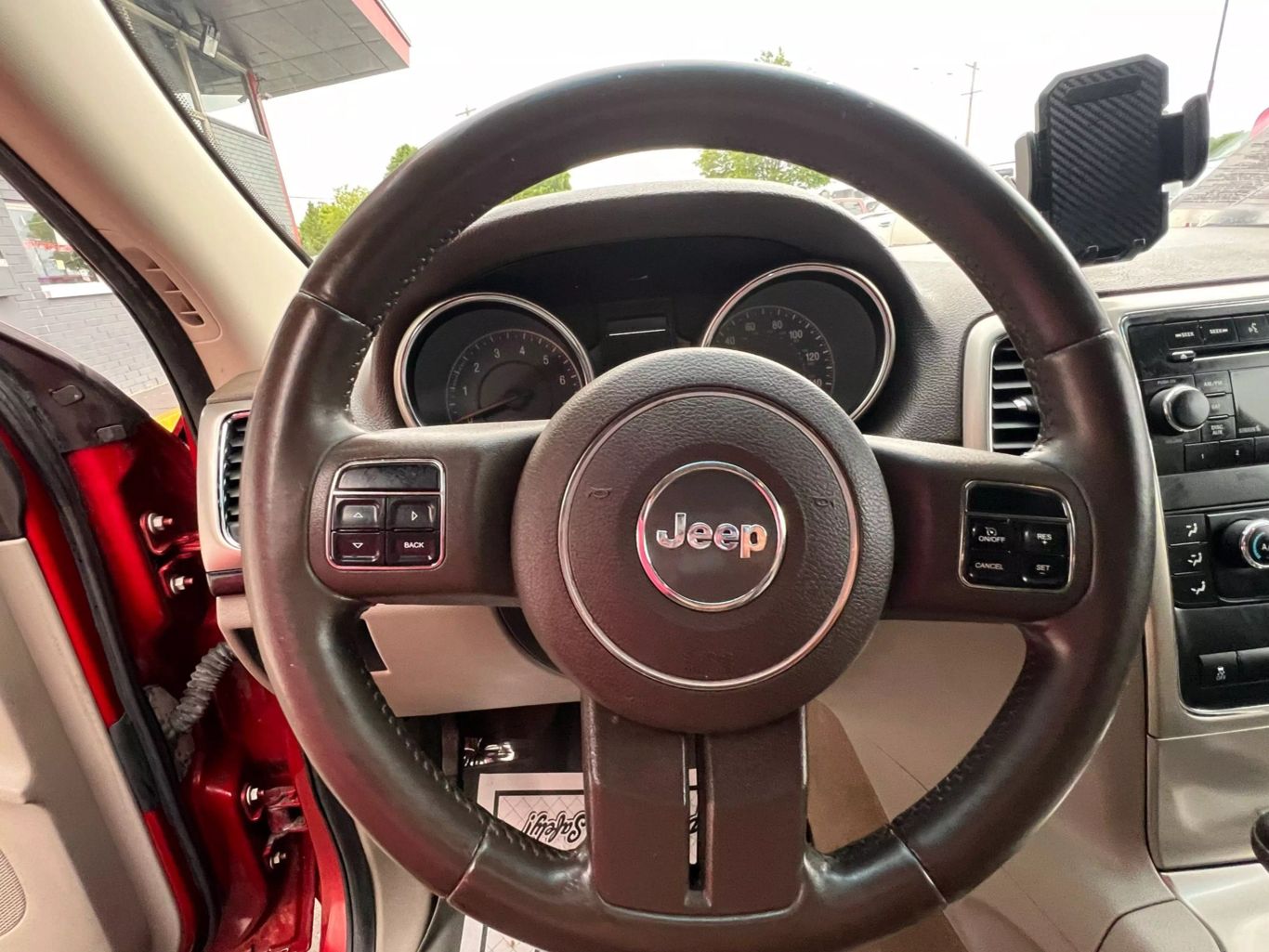 2011 Jeep Grand Cherokee - Image 16