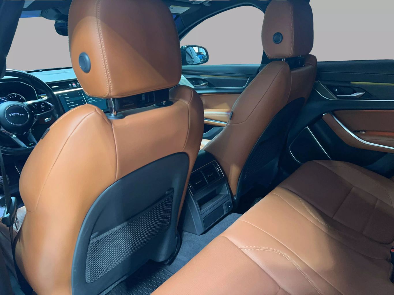 2022 JAGUAR XF SEDAN 4-CYL, TURBO, 2.0 LITER P300 R-DYNAMIC SE SEDAN 4D