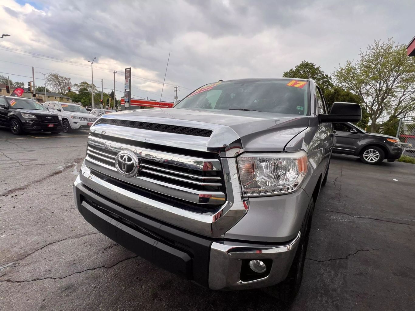 2017 Toyota Tundra Crewmax - Image 5