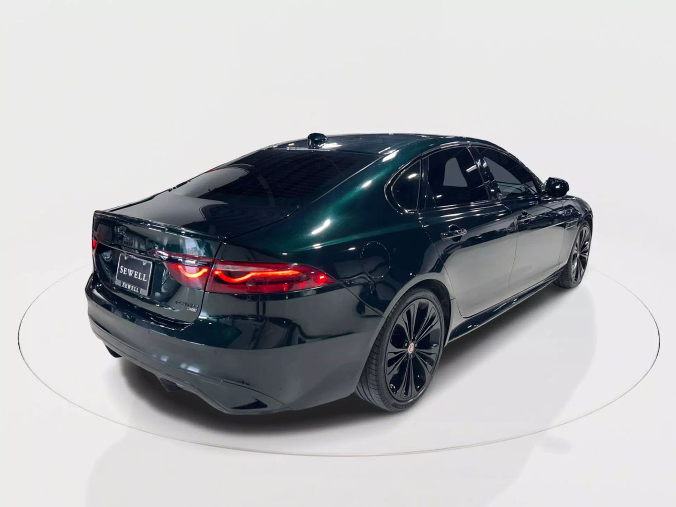 2022 JAGUAR XF SEDAN 4-CYL, TURBO, 2.0 LITER P300 R-DYNAMIC SE SEDAN 4D