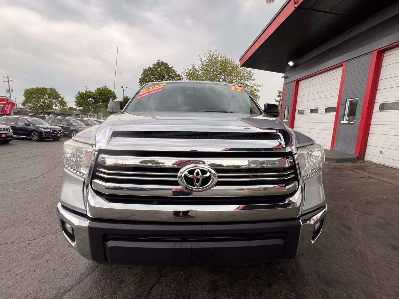 2017 Toyota Tundra Crewmax - Image 4