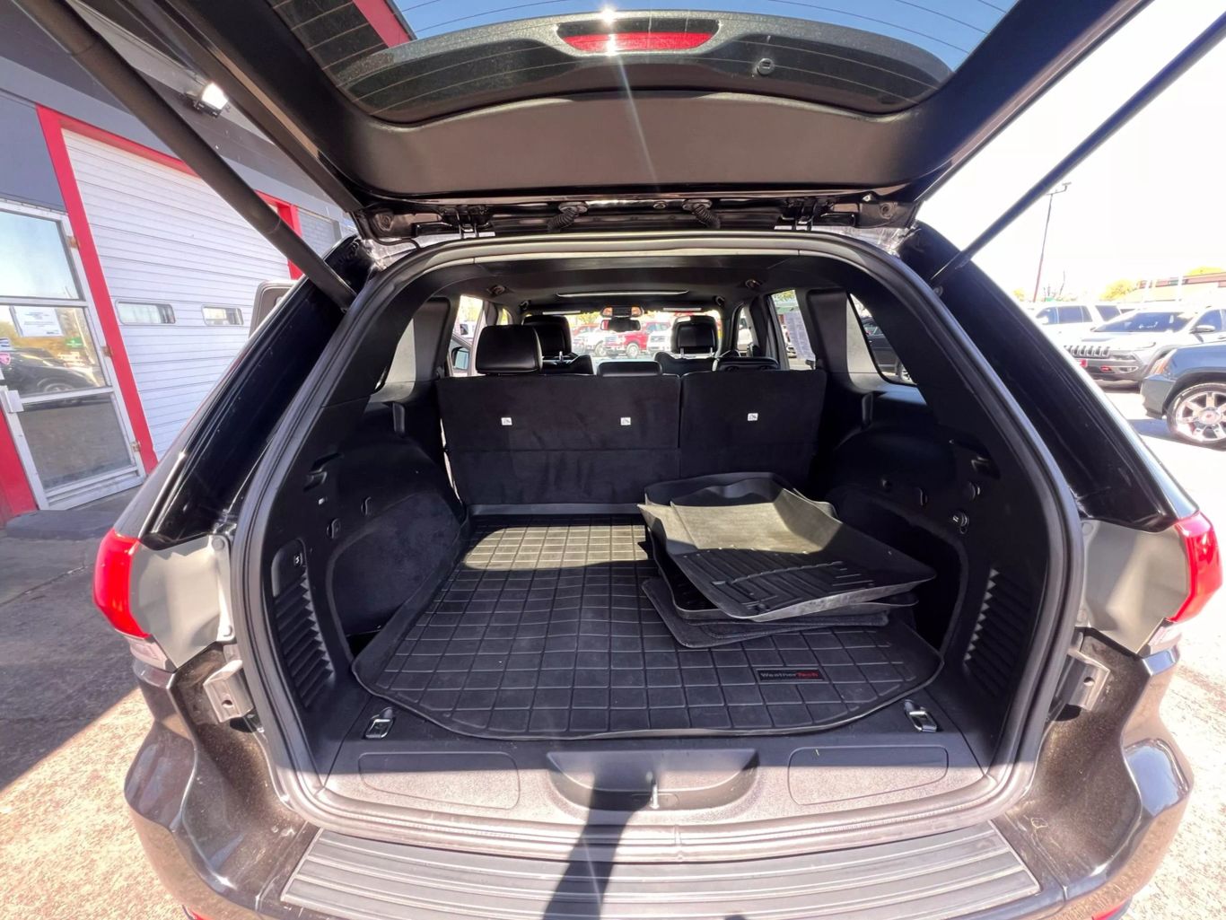 2014 Jeep Grand Cherokee - Image 13