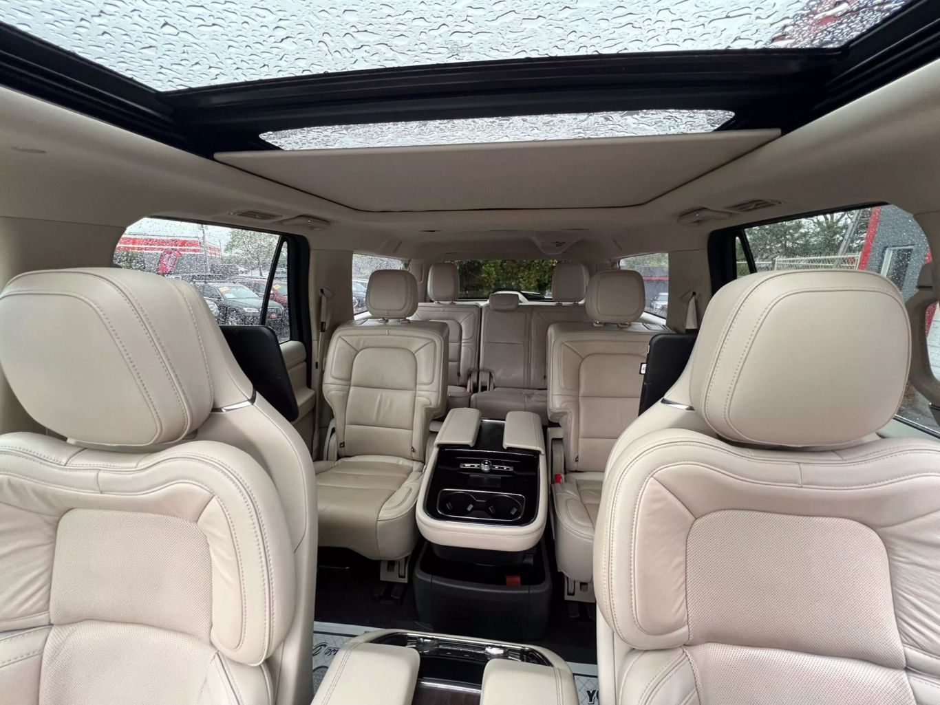 2019 Lincoln Navigator L - Image 13