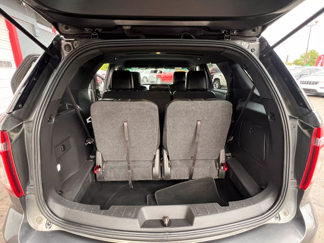2015 Ford Explorer - Image 13