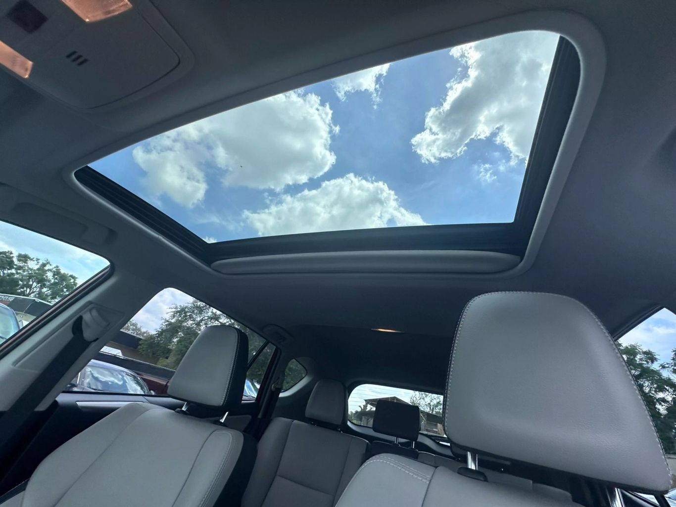 2018 TOYOTA RAV4 SUV 4-CYL, 2.5 LITER LIMITED SPORT UTILITY 4D - Tampa Motor Cars