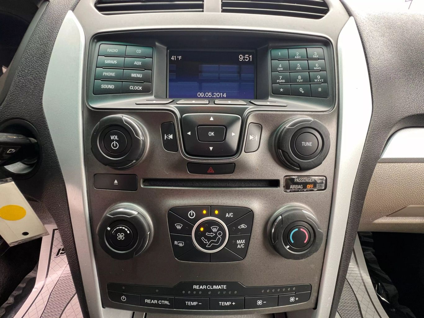2015 Ford Explorer - Image 16