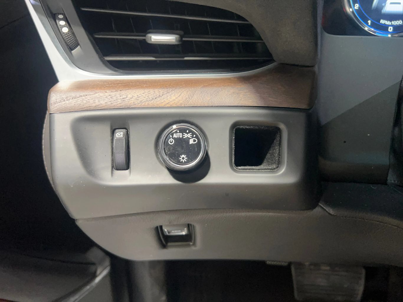 2019 CADILLAC ESCALADE SUV V8, 6.2 LITER PREMIUM LUXURY SPORT UTILITY 4D