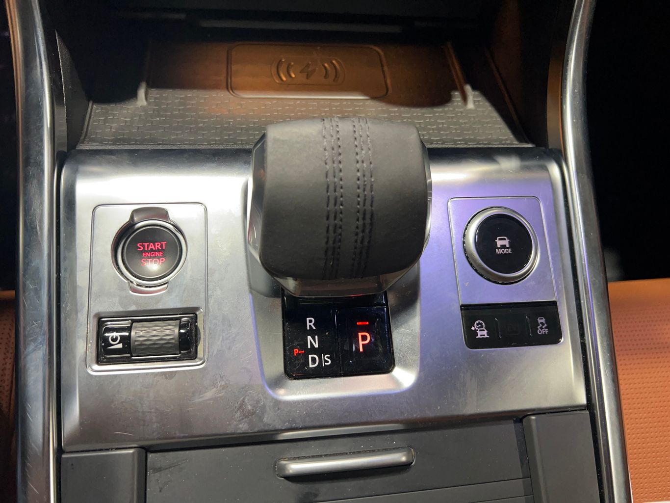 2022 JAGUAR XF SEDAN 4-CYL, TURBO, 2.0 LITER P300 R-DYNAMIC SE SEDAN 4D