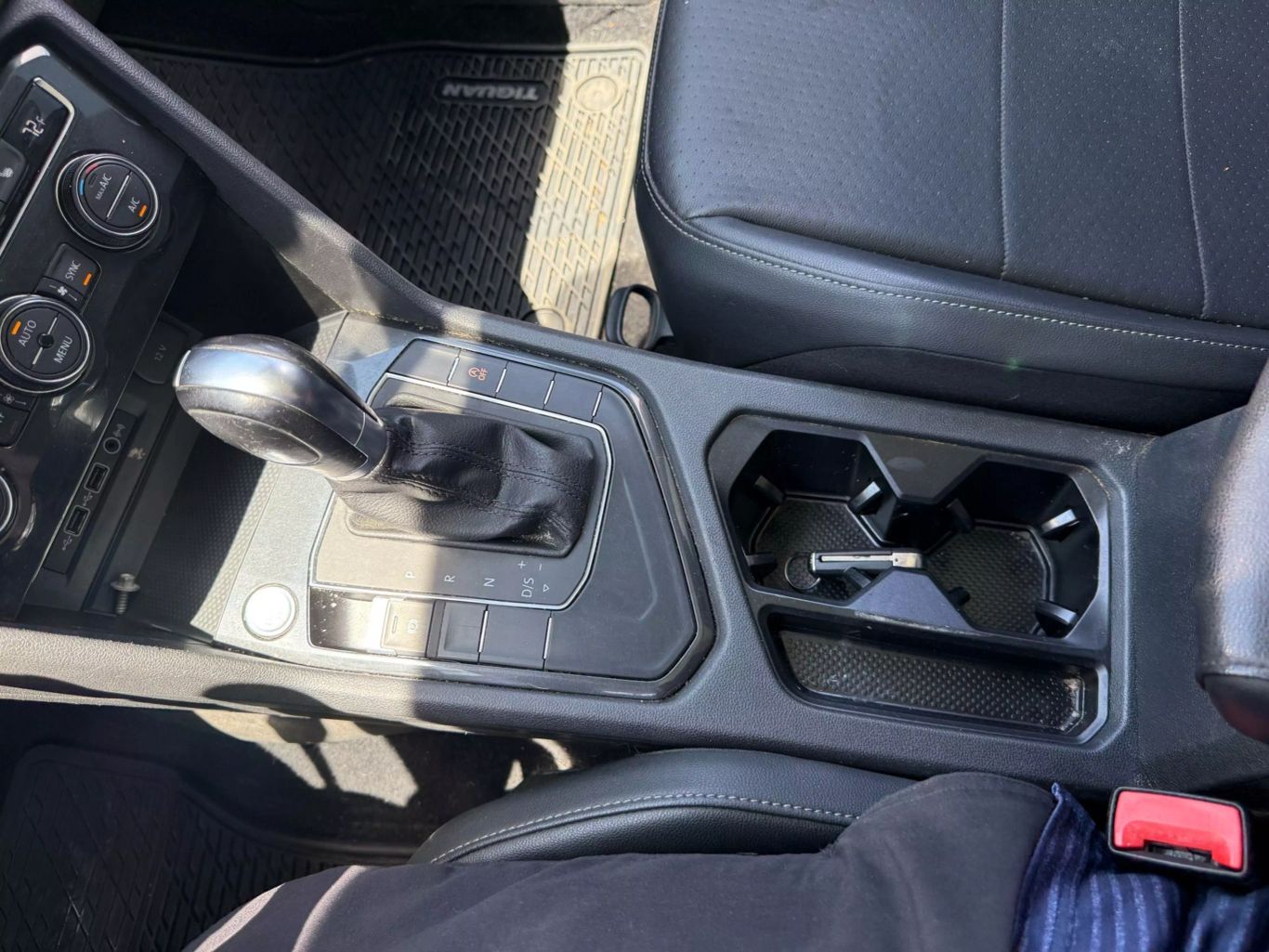 2019 VOLKSWAGEN TIGUAN SUV 4-CYL, TURBO, 2.0 LITER 2.0T SE SPORT UTILITY 4D