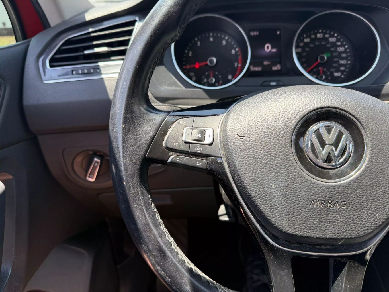 2019 VOLKSWAGEN TIGUAN SUV 4-CYL, TURBO, 2.0 LITER 2.0T SE SPORT UTILITY 4D