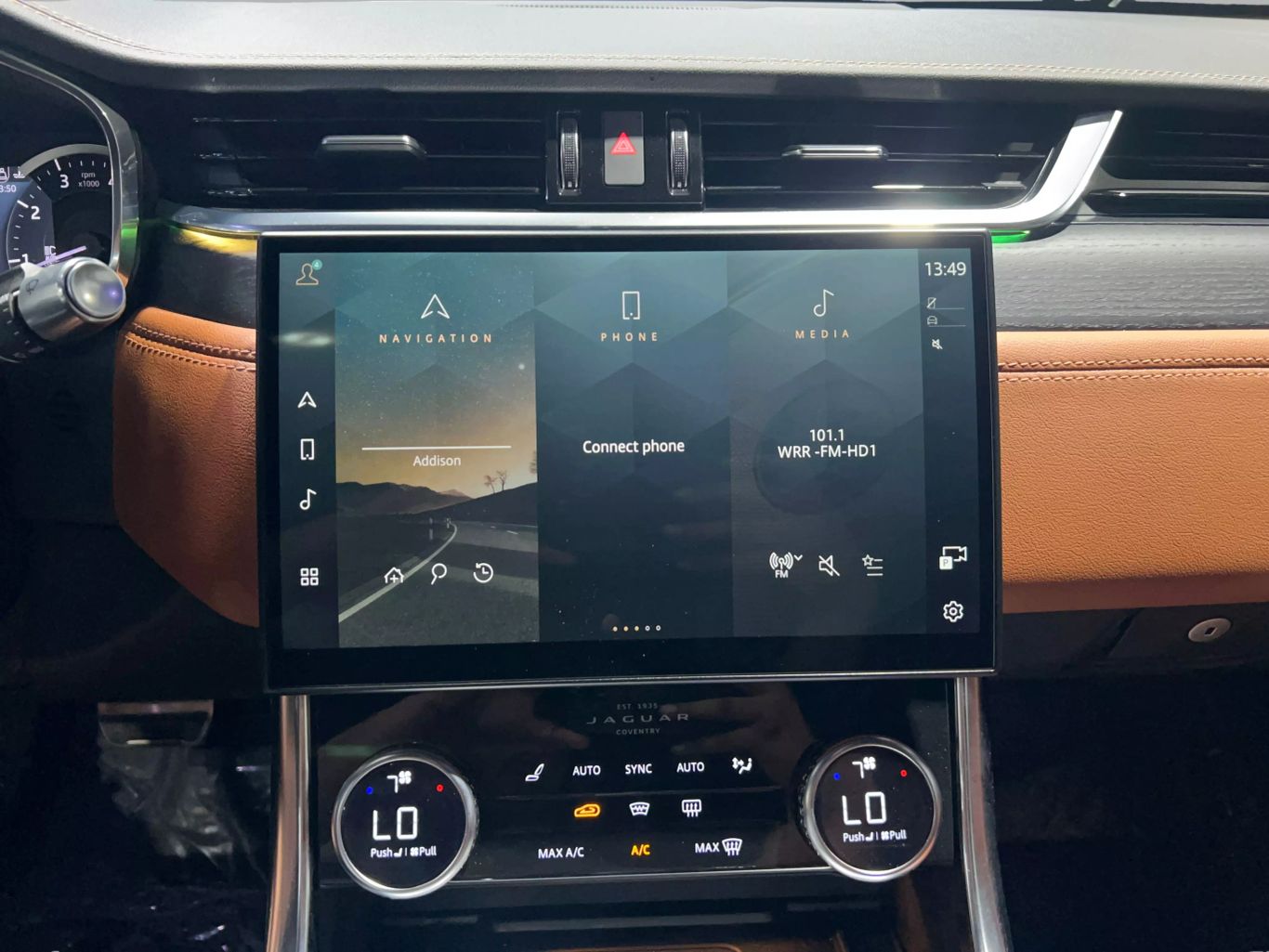2022 JAGUAR XF SEDAN 4-CYL, TURBO, 2.0 LITER P300 R-DYNAMIC SE SEDAN 4D
