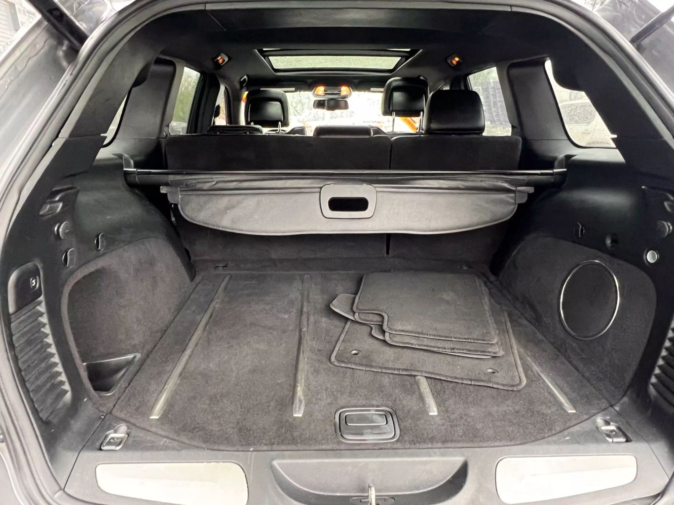 2015 Jeep Grand Cherokee - Image 13