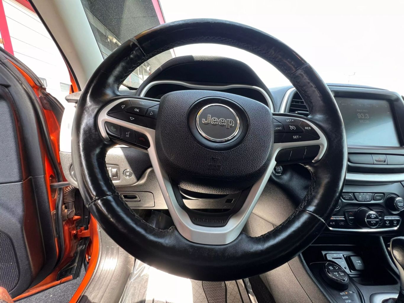 2015 Jeep Cherokee - Image 16