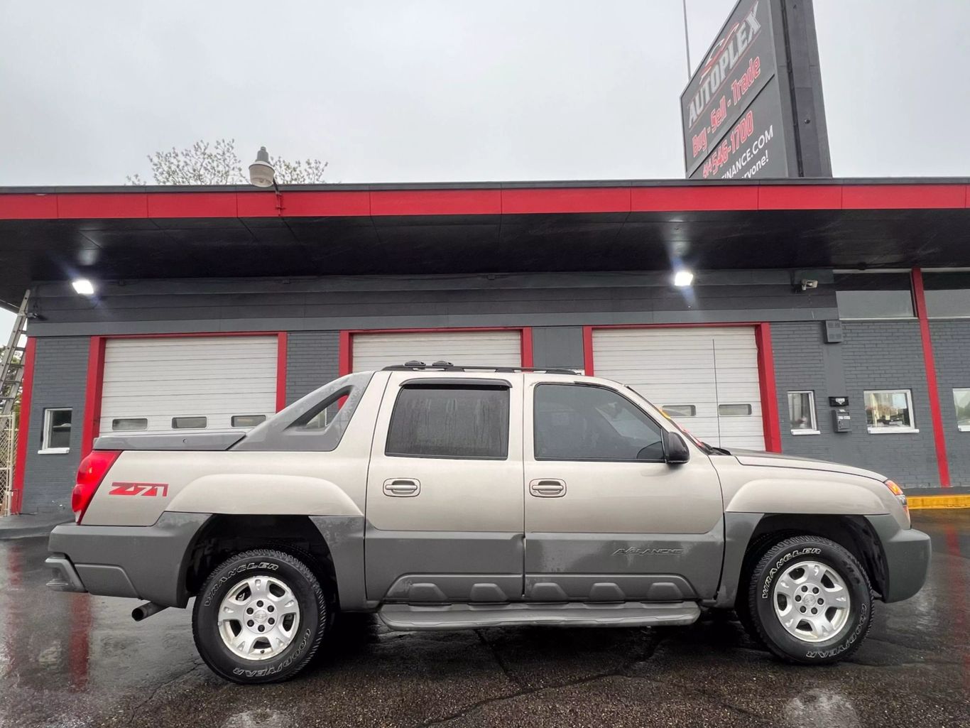 2002 Chevrolet Avalanche 1500 - Image 1