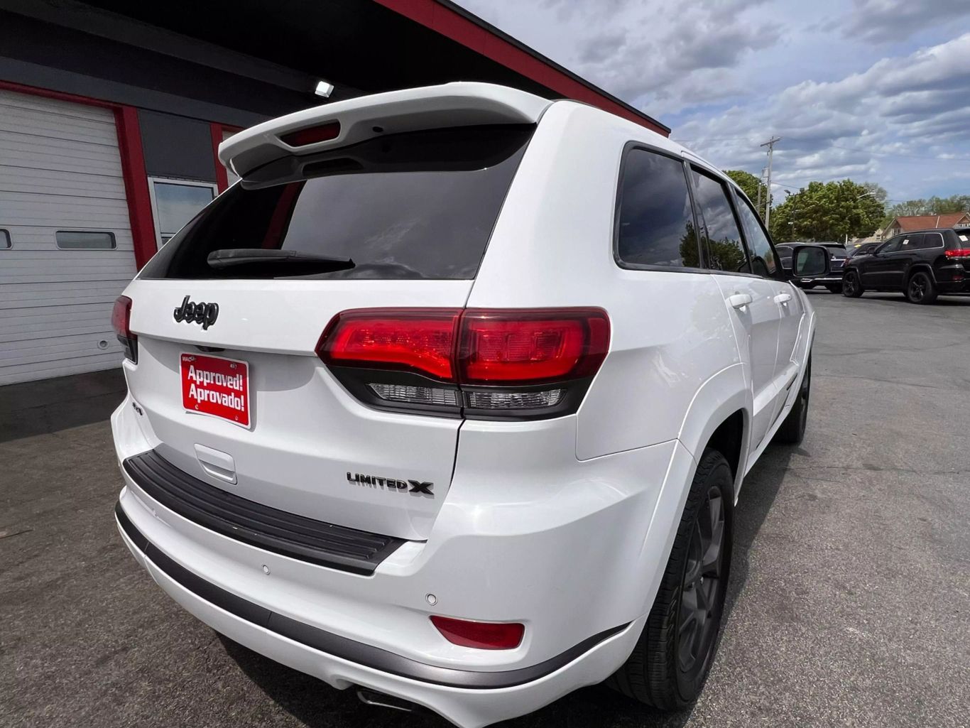2019 Jeep Grand Cherokee - Image 10