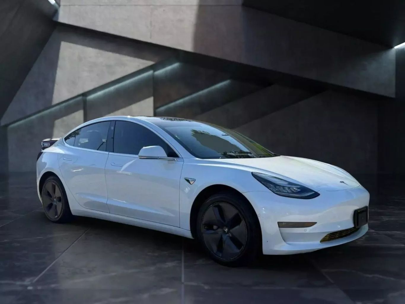2020 TESLA MODEL 3 SEDAN AC ELECTRIC MOTOR STANDARD RANGE PLUS SEDAN 4D