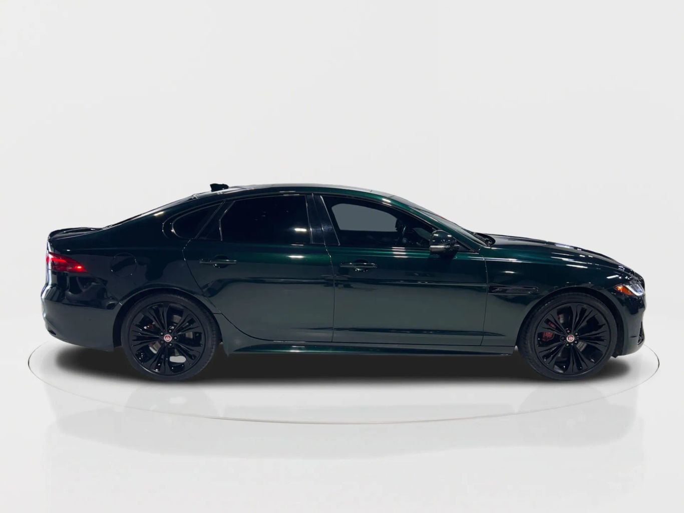 2022 JAGUAR XF SEDAN 4-CYL, TURBO, 2.0 LITER P300 R-DYNAMIC SE SEDAN 4D