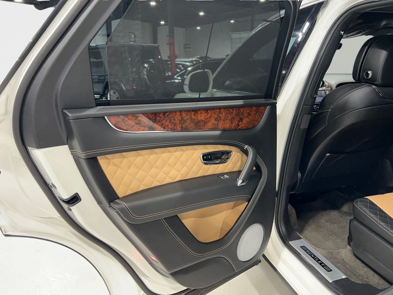 2018 BENTLEY BENTAYGA SEDAN W12, TWIN TURBO, 6.0 LITER W12 SIGNATURE SEDAN 4D