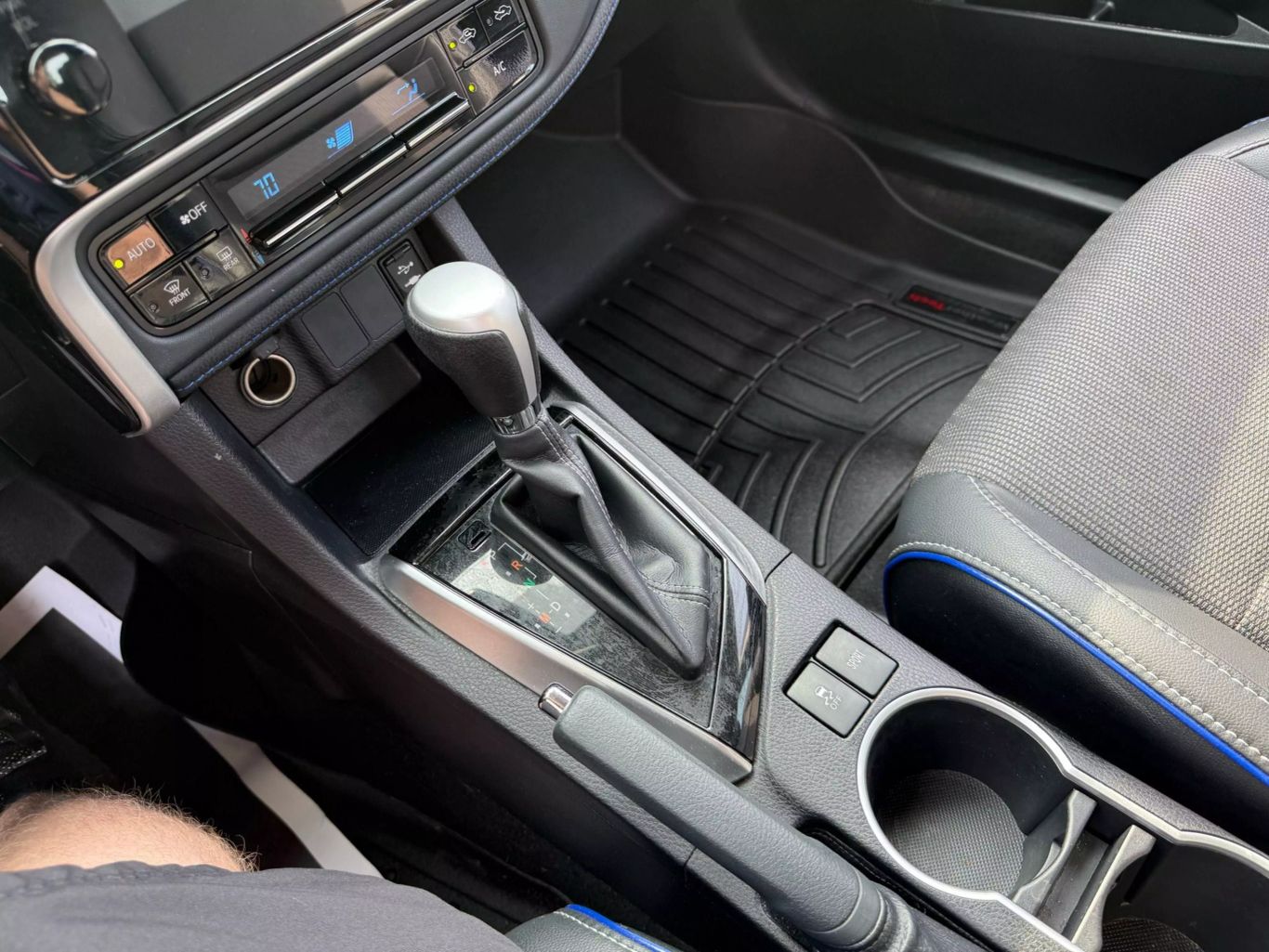 2017 TOYOTA COROLLA SEDAN 4-CYL, 1.8 LITER L SEDAN 4D