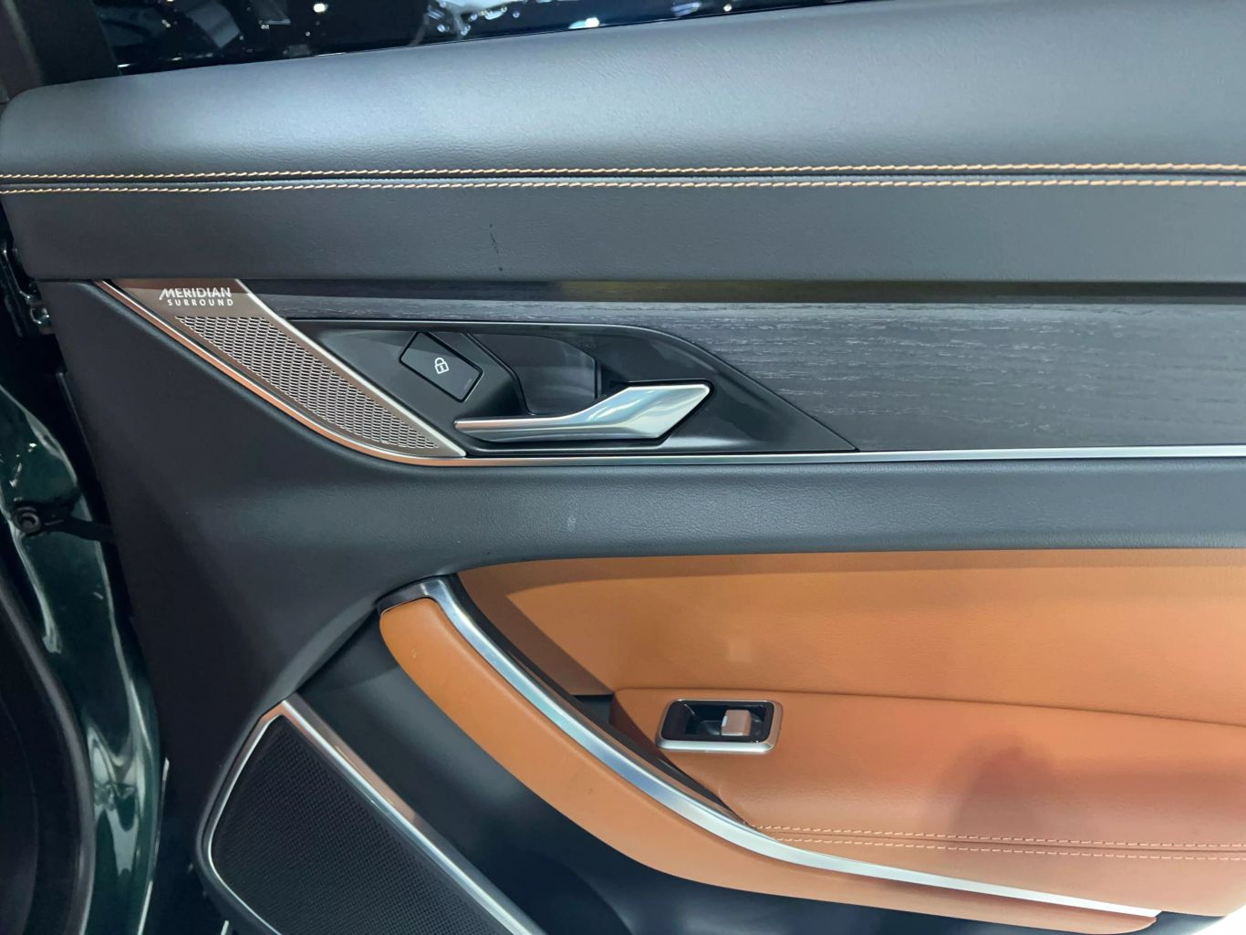2022 JAGUAR XF SEDAN 4-CYL, TURBO, 2.0 LITER P300 R-DYNAMIC SE SEDAN 4D