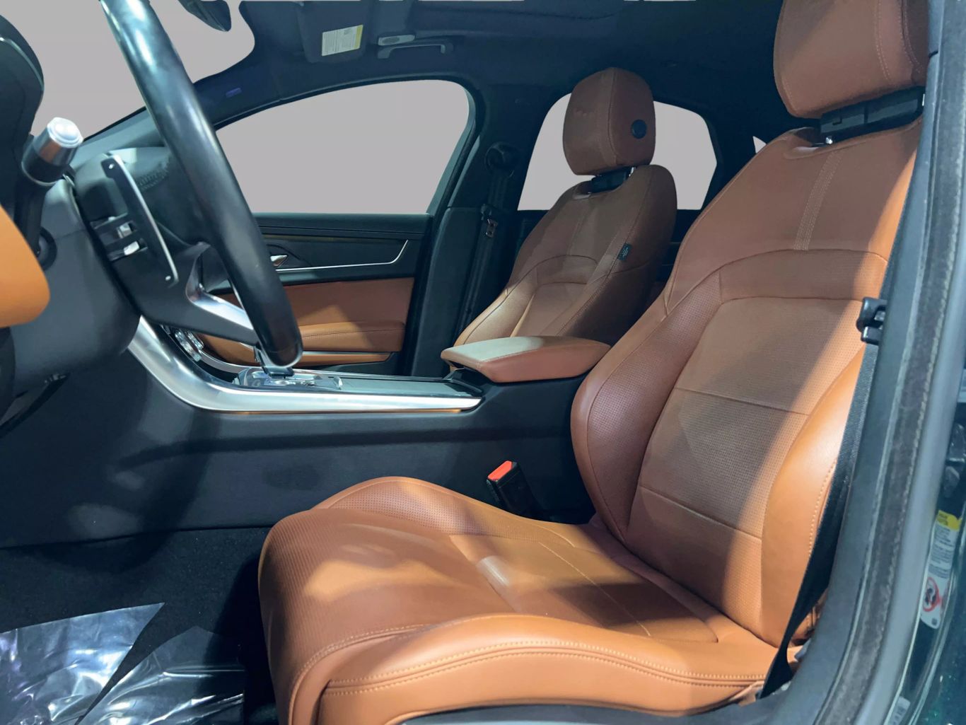 2022 JAGUAR XF SEDAN 4-CYL, TURBO, 2.0 LITER P300 R-DYNAMIC SE SEDAN 4D