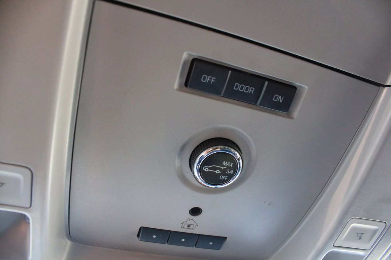 2015 Chevrolet Suburban Lt Sport Utility 4d - Image 38