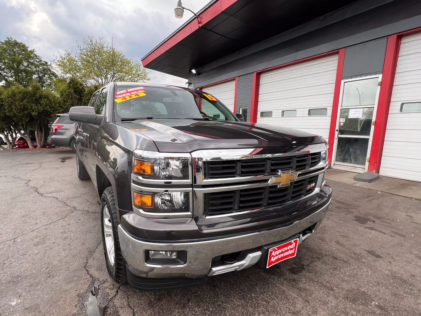2015 Chevrolet Silverado 1500 Crew Cab - Image 3