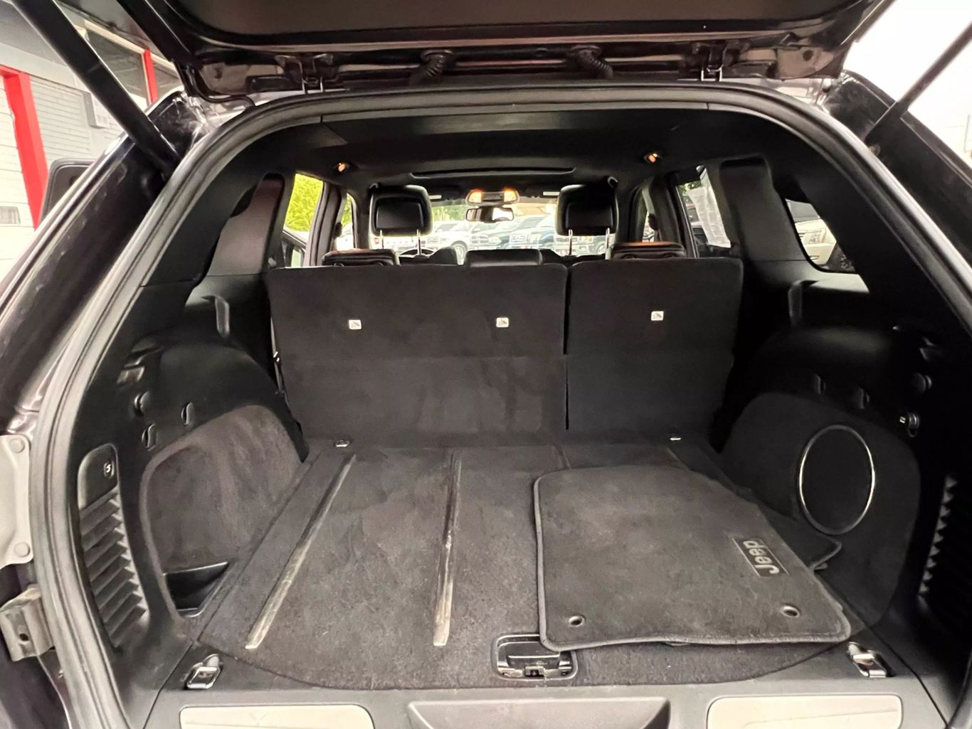 2014 Jeep Grand Cherokee - Image 13