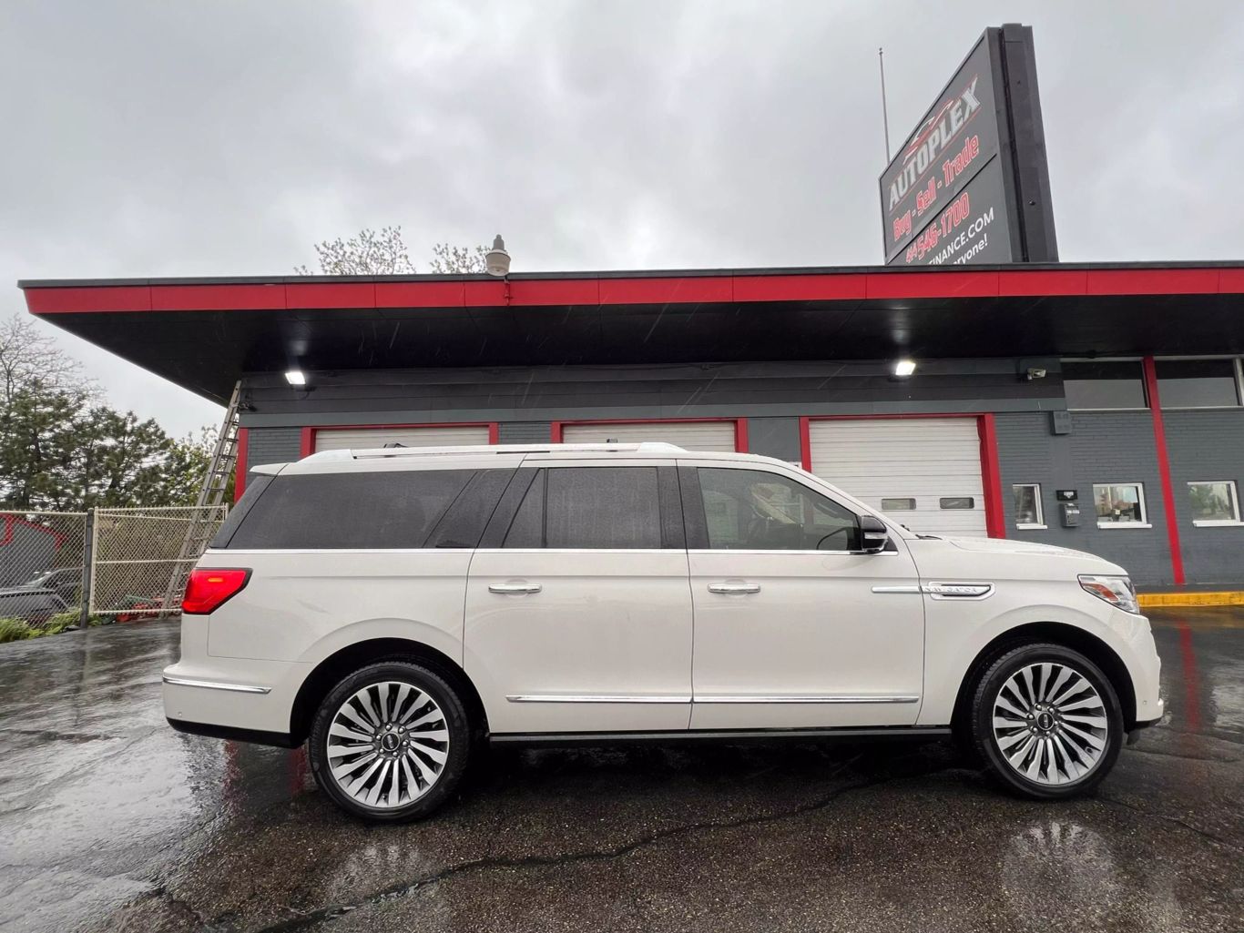 2019 Lincoln Navigator L - Image 1