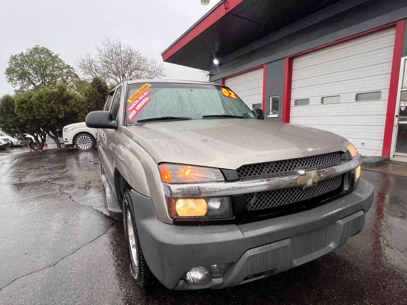 2002 Chevrolet Avalanche 1500 - Image 3