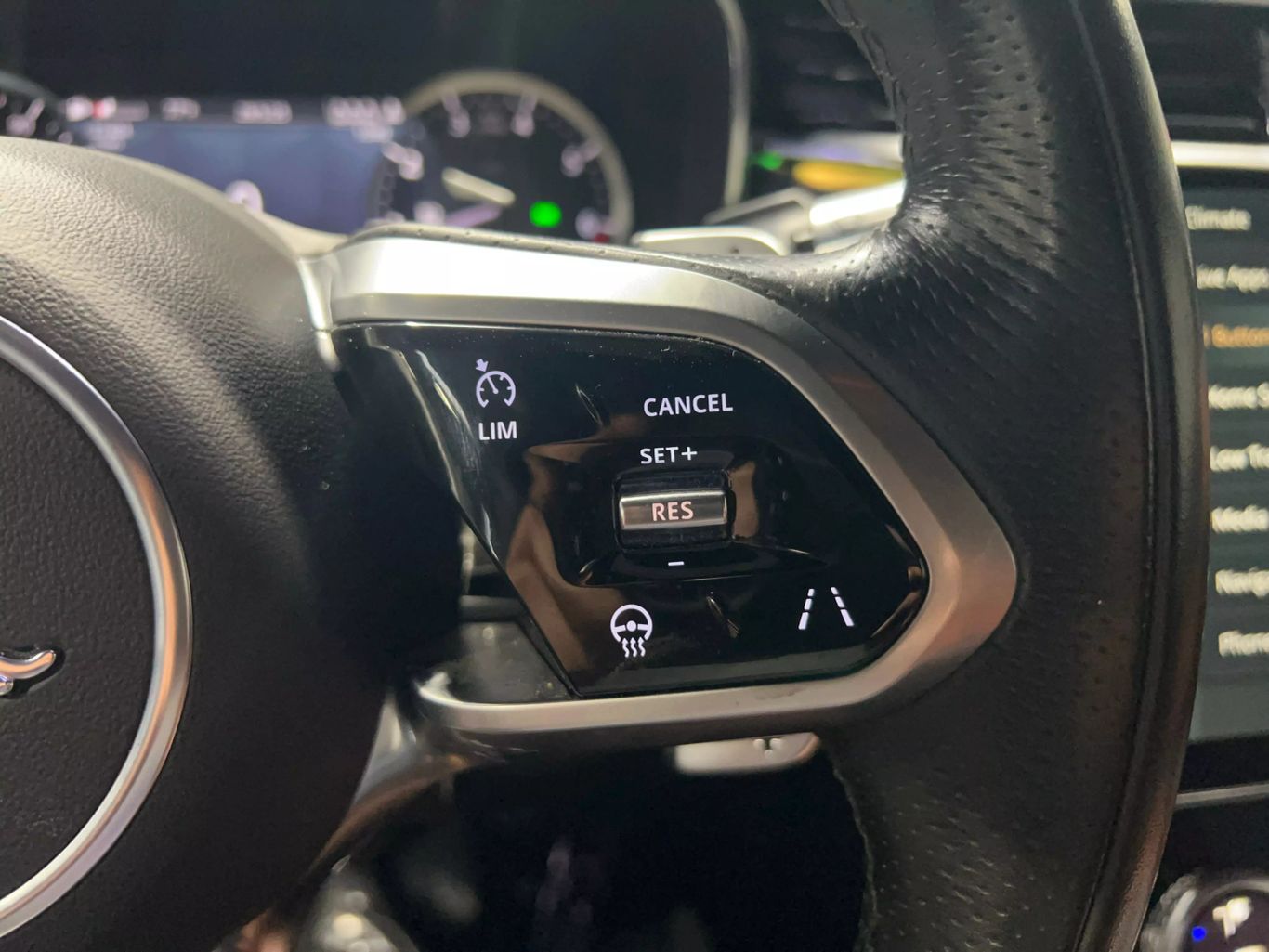2022 JAGUAR XF SEDAN 4-CYL, TURBO, 2.0 LITER P300 R-DYNAMIC SE SEDAN 4D