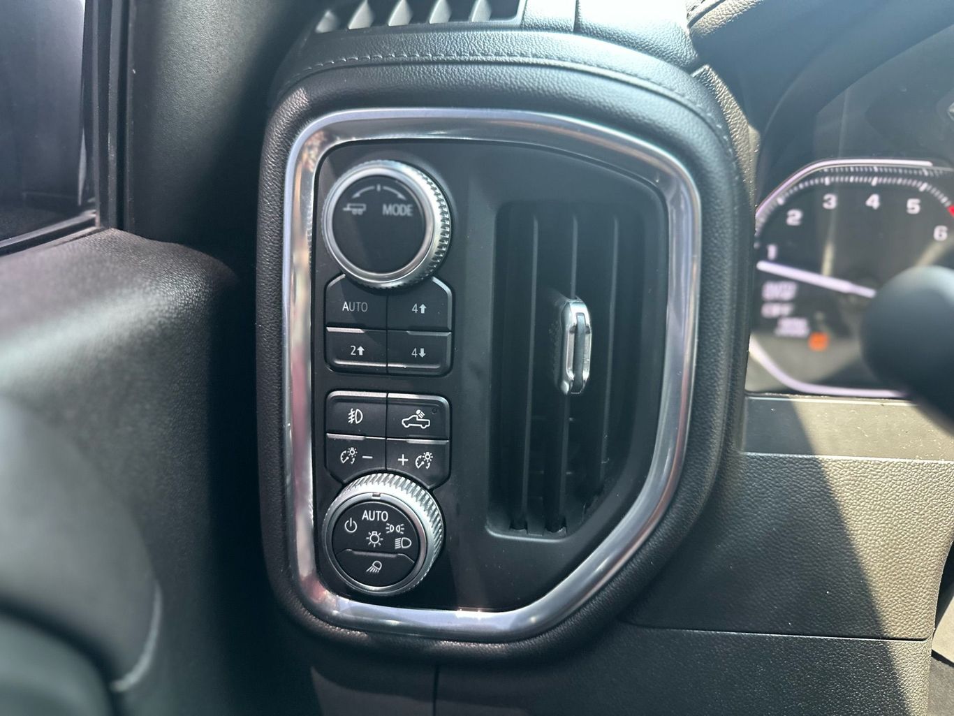 2020 GMC SIERRA 1500 CREW CAB PICKUP V8, ECOTEC3, DFM, 5.3 LITER SLT PICKUP 4D 5 3/4 FT - Tampa Motor Cars