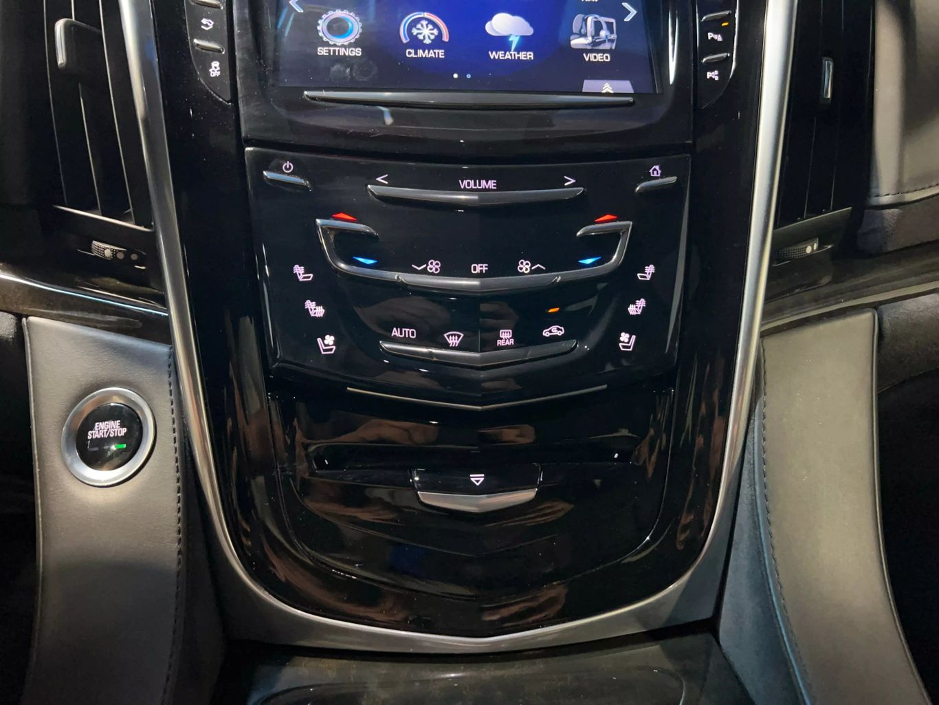 2018 CADILLAC ESCALADE SUV V8, 6.2 LITER PLATINUM SPORT UTILITY 4D