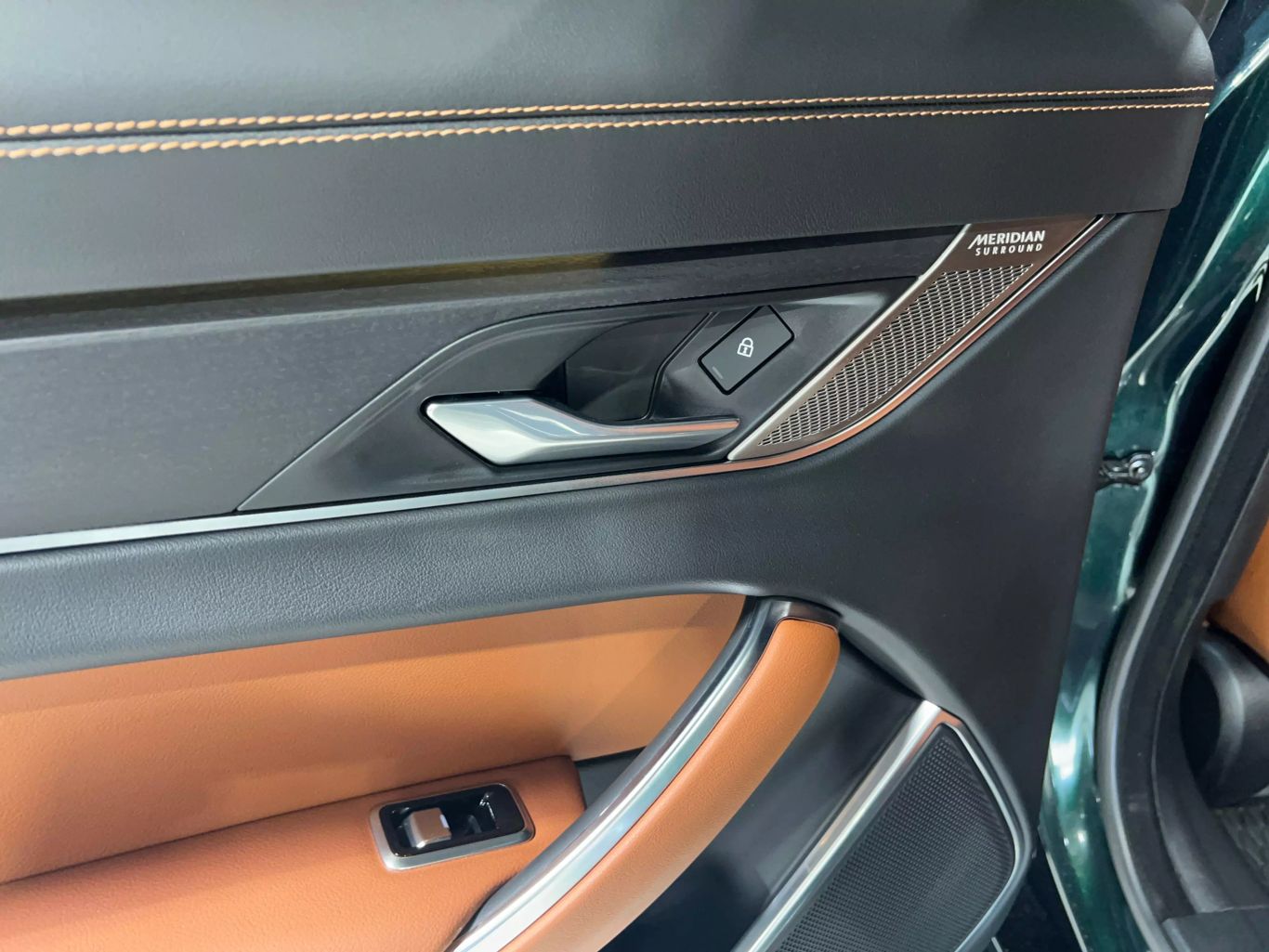 2022 JAGUAR XF SEDAN 4-CYL, TURBO, 2.0 LITER P300 R-DYNAMIC SE SEDAN 4D