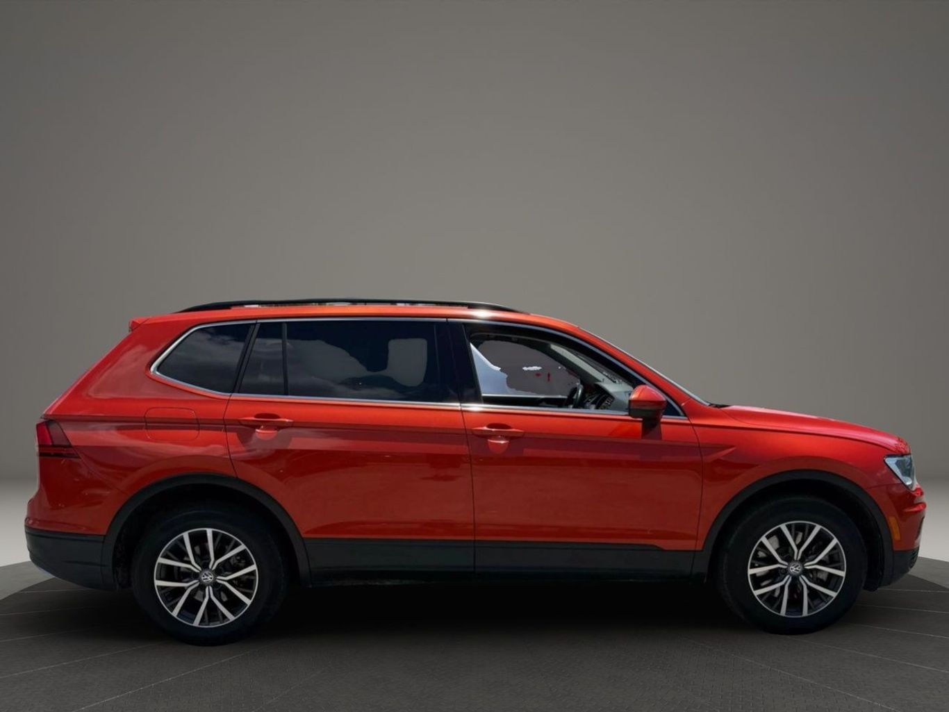2019 VOLKSWAGEN TIGUAN SUV 4-CYL, TURBO, 2.0 LITER 2.0T SE SPORT UTILITY 4D