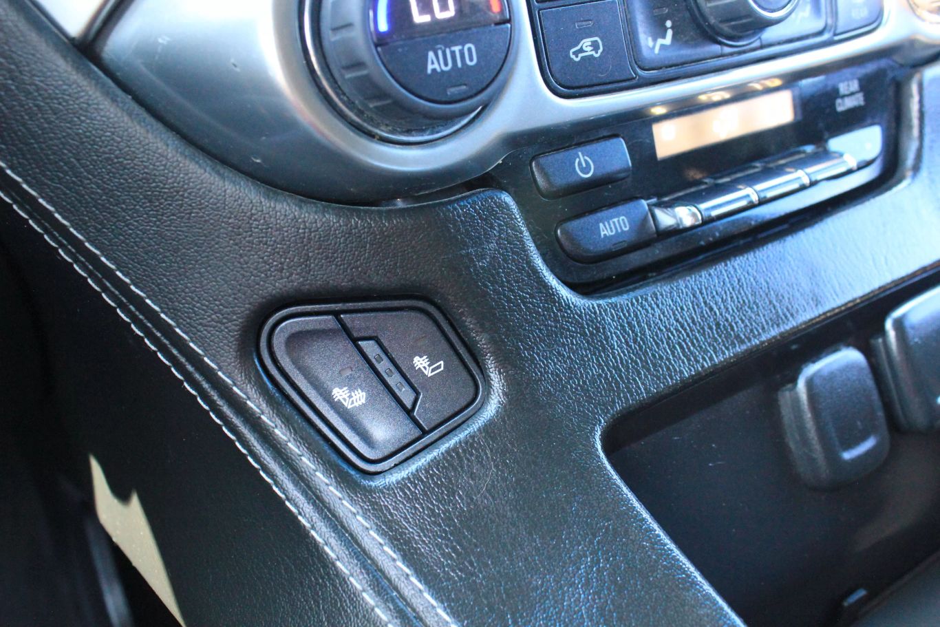 2015 Chevrolet Suburban Lt Sport Utility 4d - Image 33