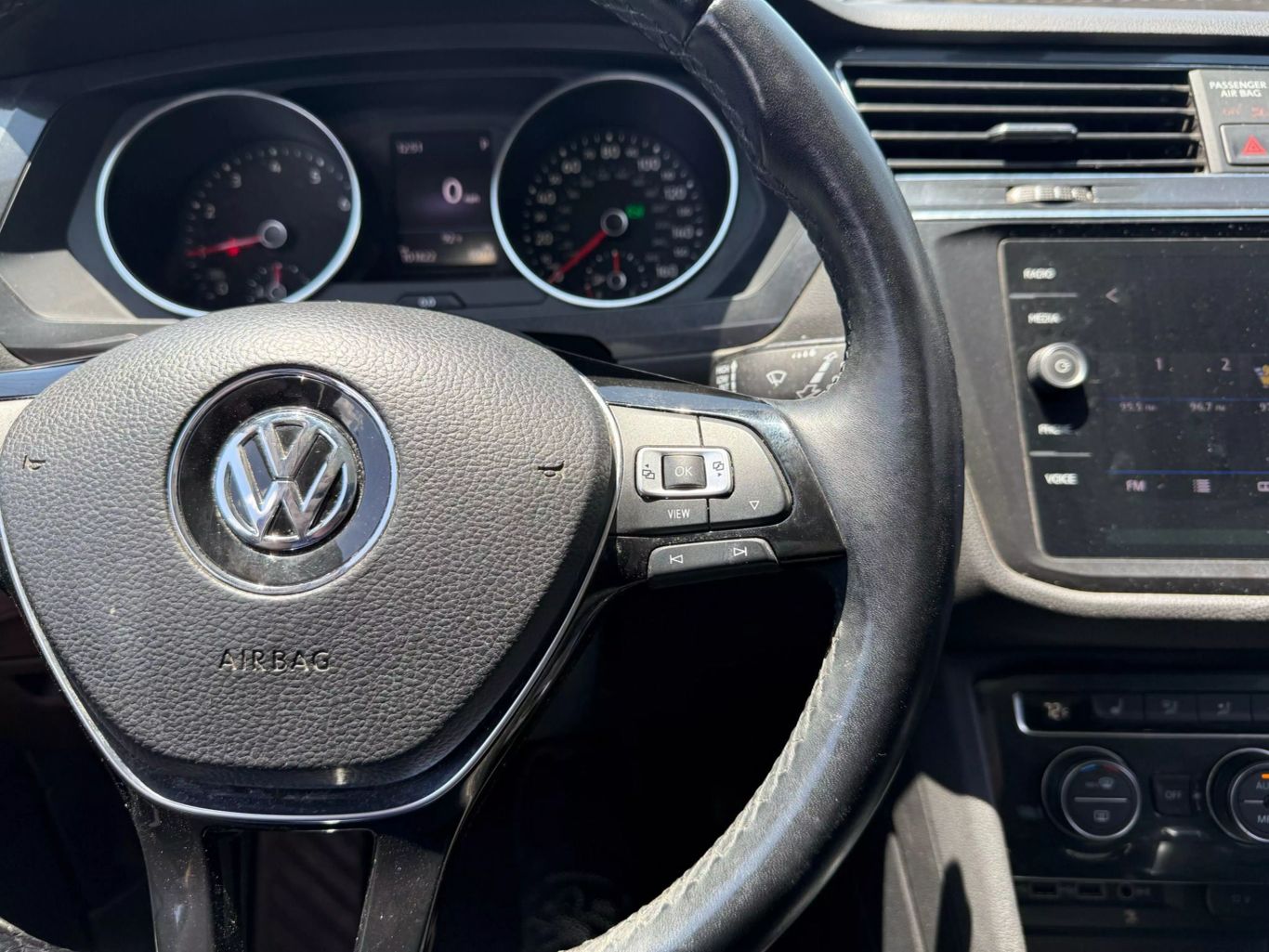 2019 VOLKSWAGEN TIGUAN SUV 4-CYL, TURBO, 2.0 LITER 2.0T SE SPORT UTILITY 4D