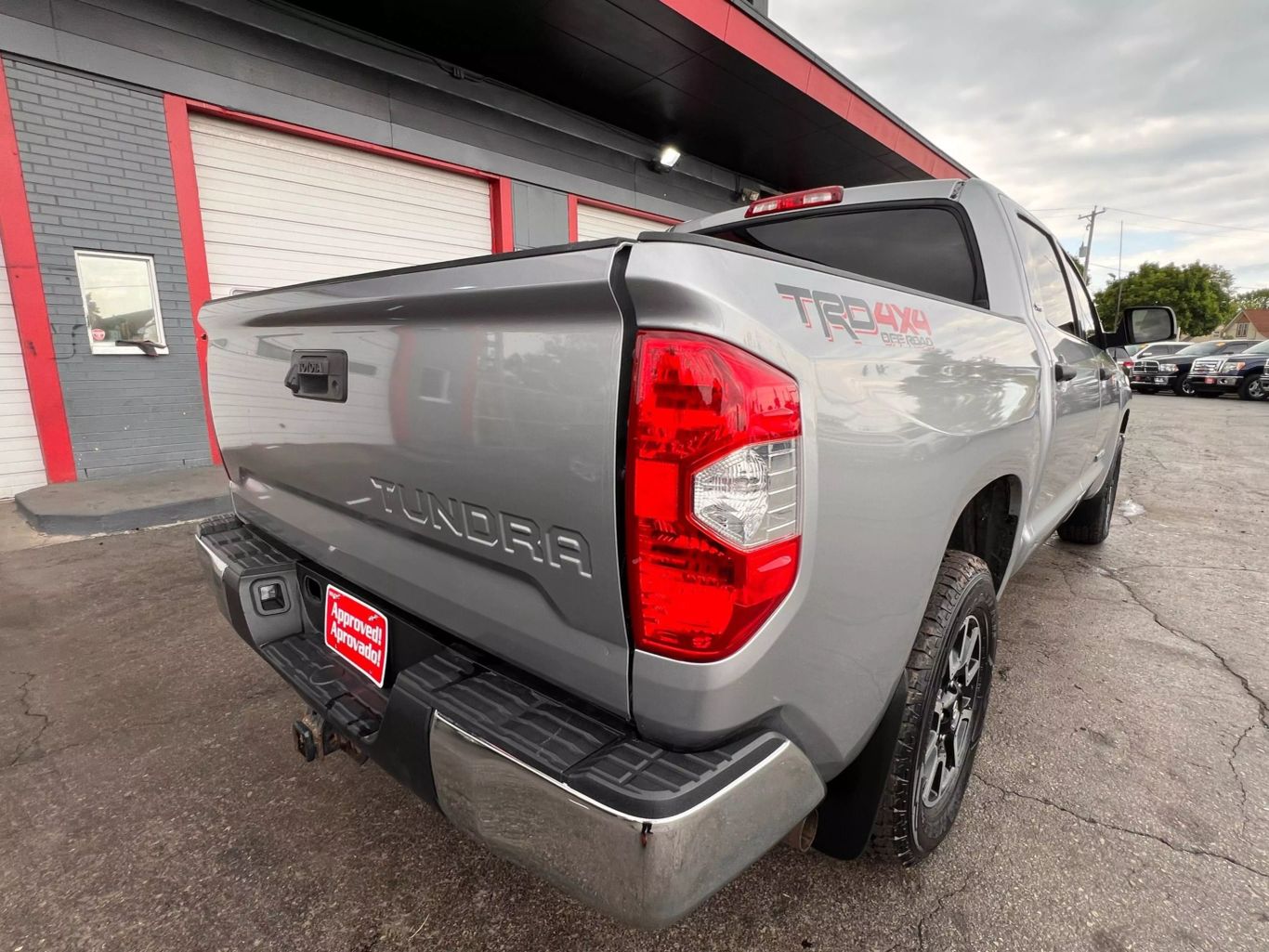 2017 Toyota Tundra Crewmax - Image 10