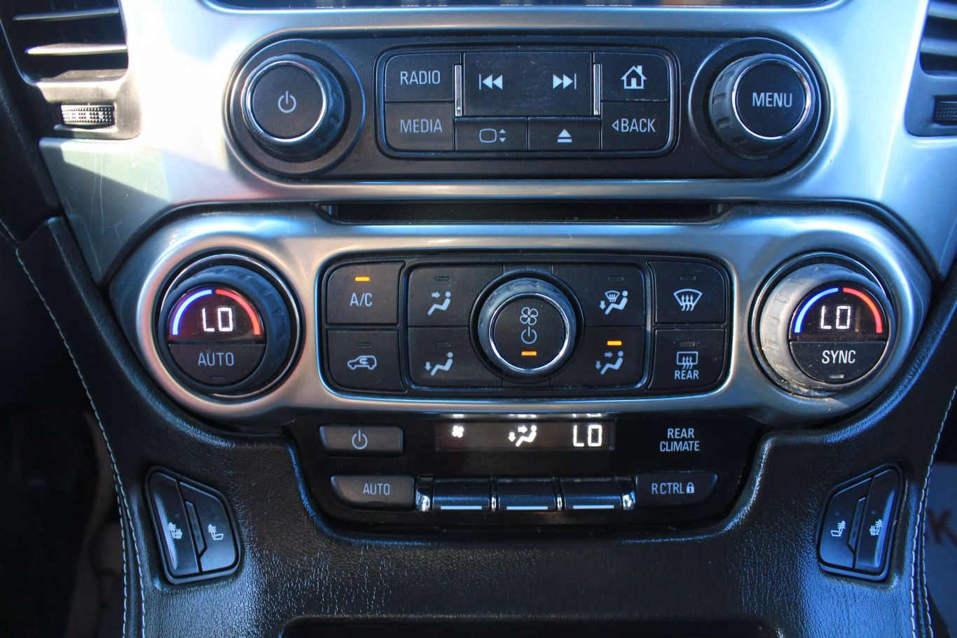 2015 Chevrolet Suburban Lt Sport Utility 4d - Image 32