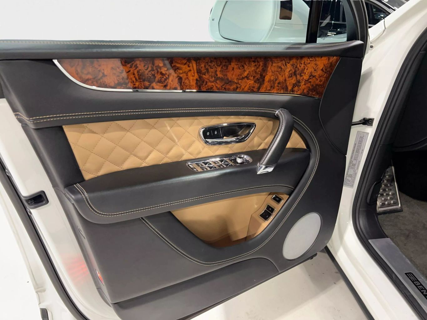 2018 BENTLEY BENTAYGA SEDAN W12, TWIN TURBO, 6.0 LITER W12 SIGNATURE SEDAN 4D