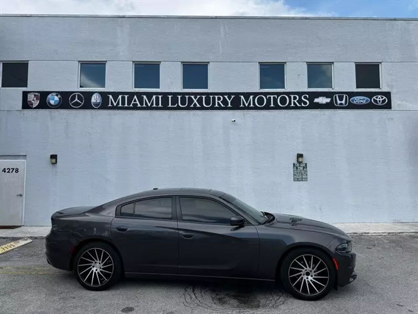 2020 Dodge Charger SXT's photo