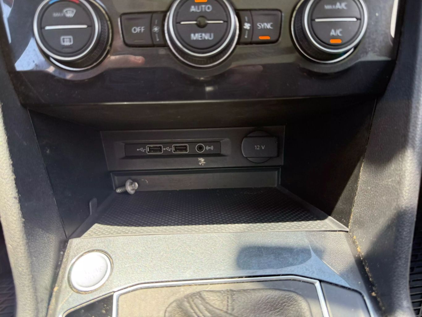 2019 VOLKSWAGEN TIGUAN SUV 4-CYL, TURBO, 2.0 LITER 2.0T SE SPORT UTILITY 4D