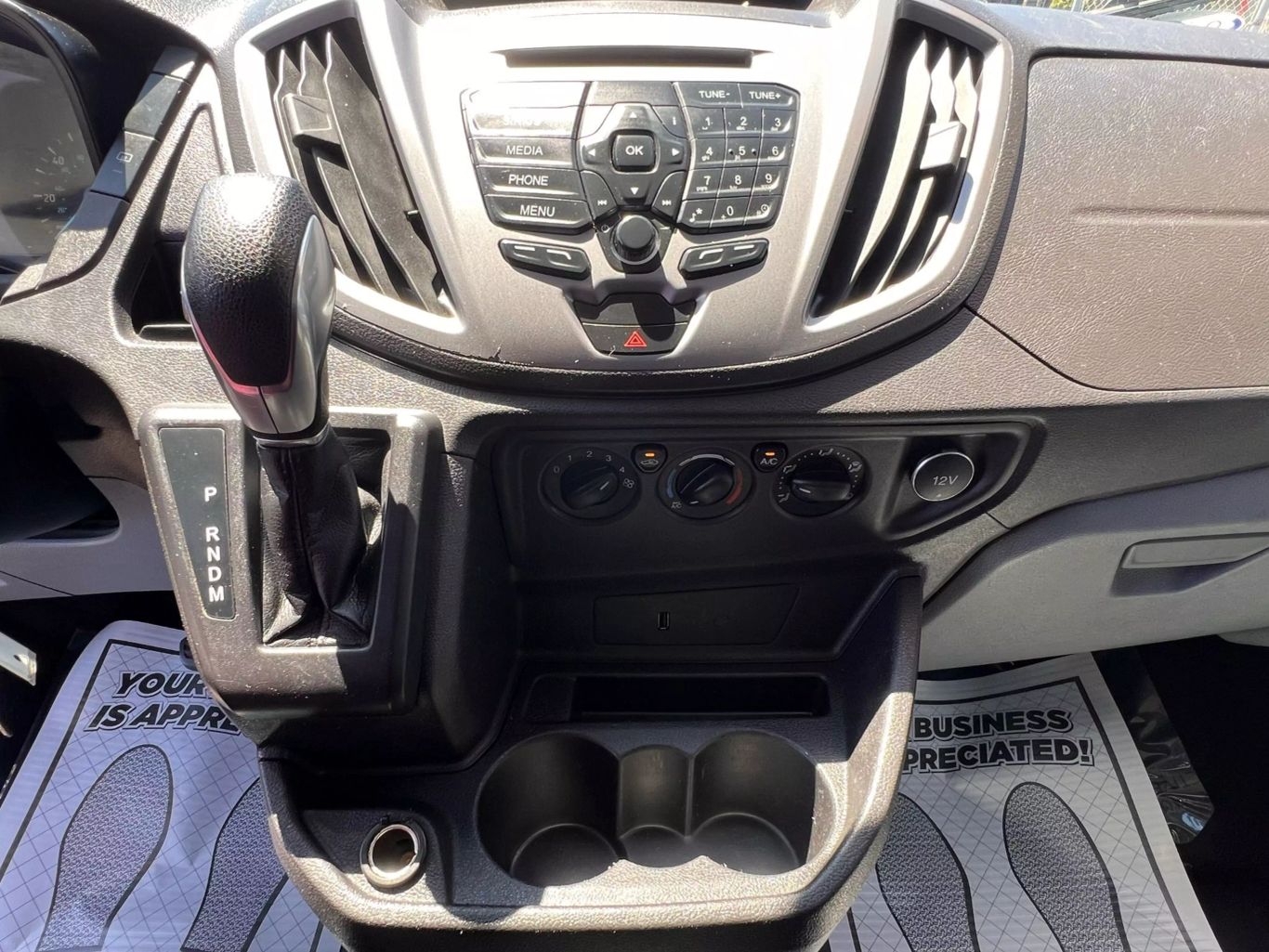2017 Ford Transit 350 Wagon - Image 17