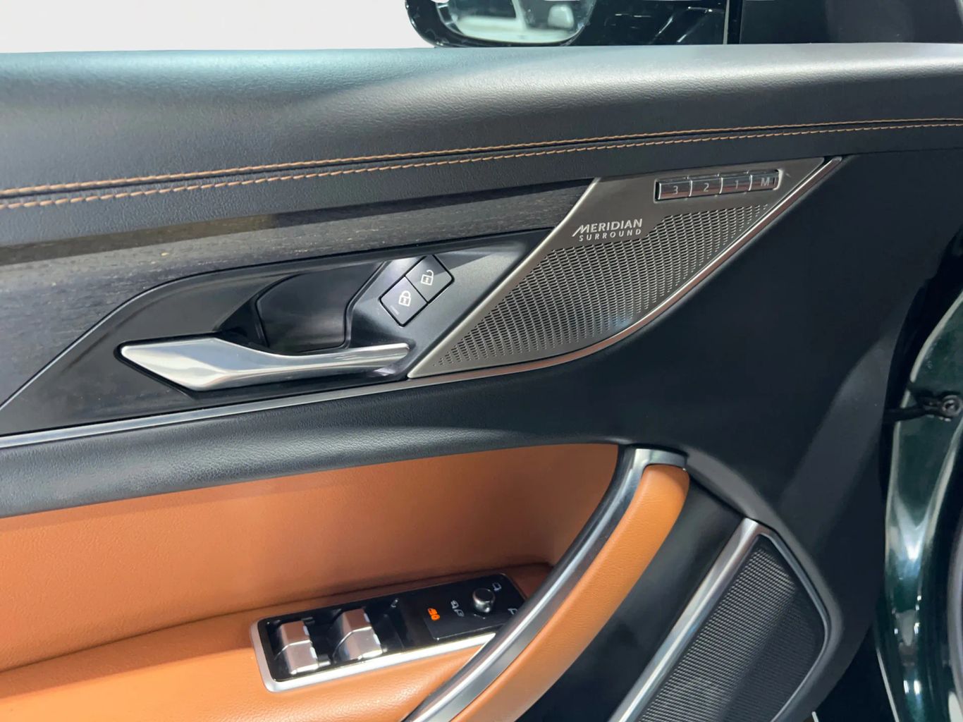 2022 JAGUAR XF SEDAN 4-CYL, TURBO, 2.0 LITER P300 R-DYNAMIC SE SEDAN 4D