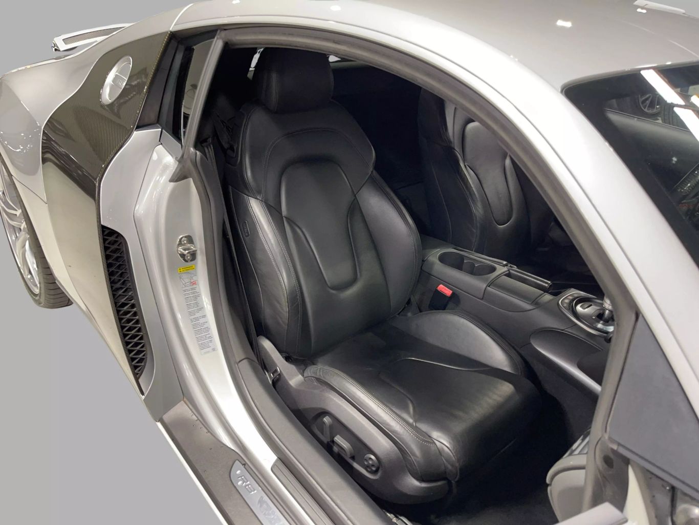 2009 AUDI R8 COUPE V8, 4.2 LITER QUATTRO COUPE 2D