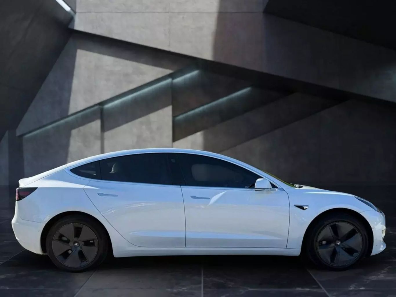 2020 TESLA MODEL 3 SEDAN AC ELECTRIC MOTOR STANDARD RANGE PLUS SEDAN 4D